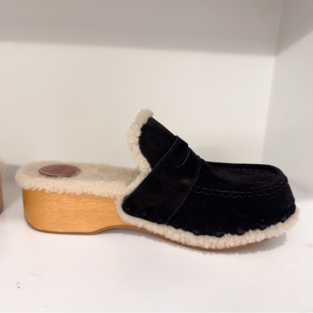 CHLOÉ Joy Suede & Shearling Clogs - Picture 11 of 15